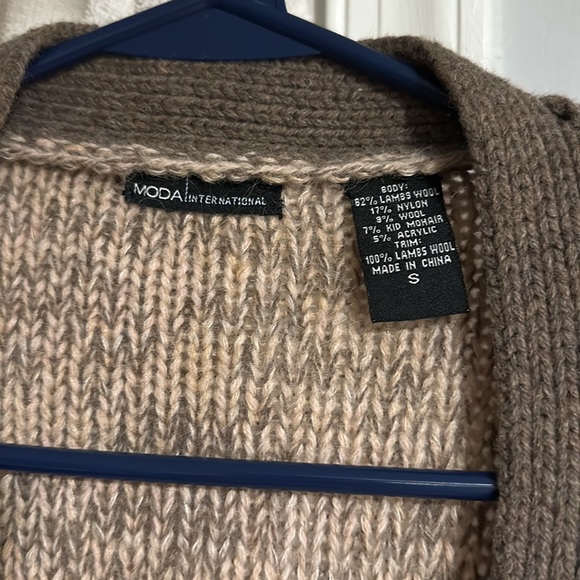 Moda Sweater - like new - Victoria Secret - Picture 2 of 4